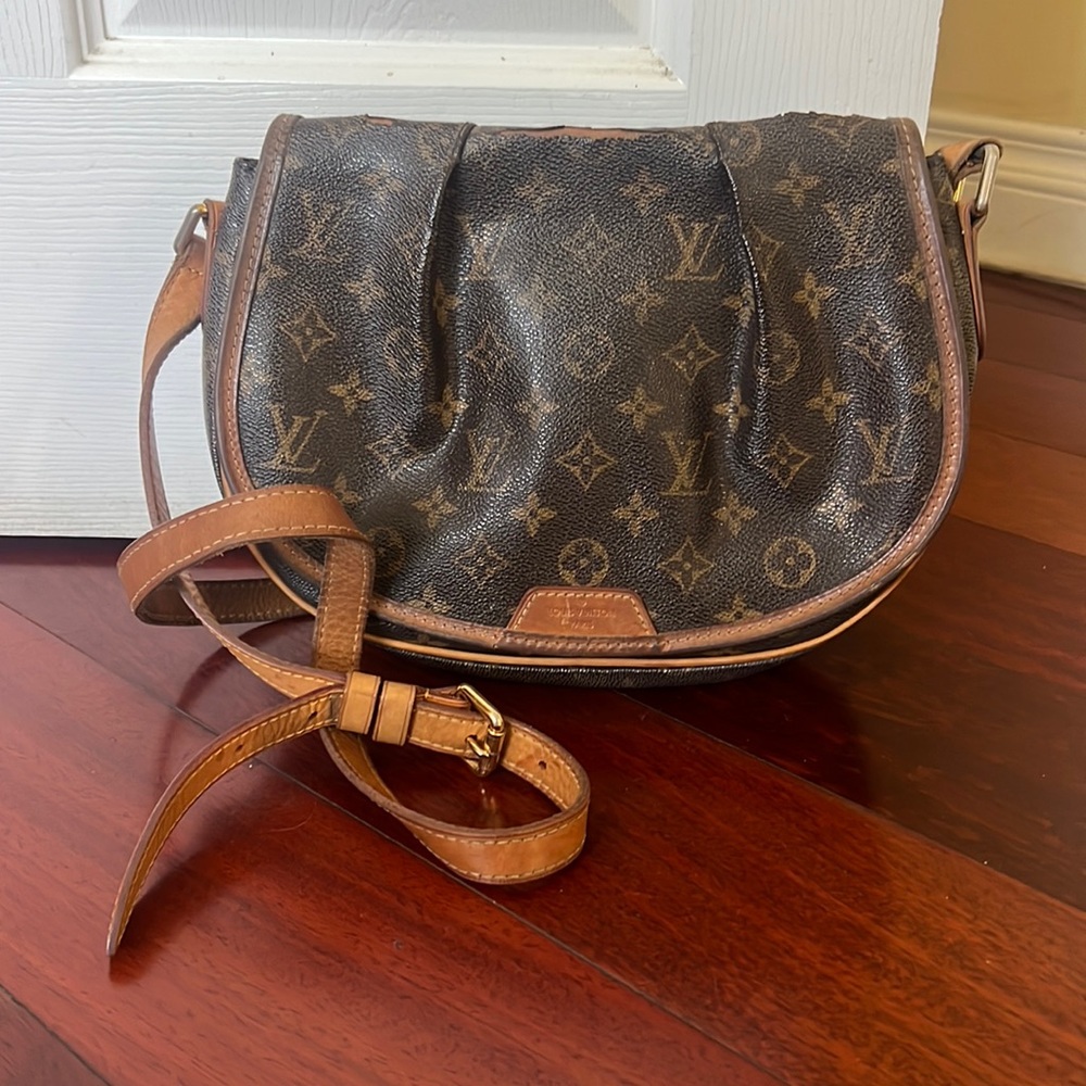 Authentic Louis Vuitton crossbody Bag!